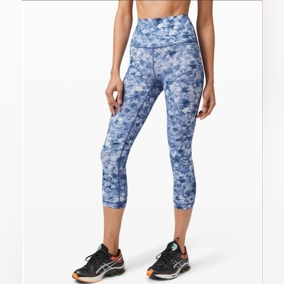 Lululemon Run With the Waves Dappled Blossom Multi Crop Leggings Women's Size 6 - Picture 3 of 9